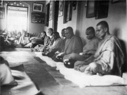Temple monks - Dana 1960